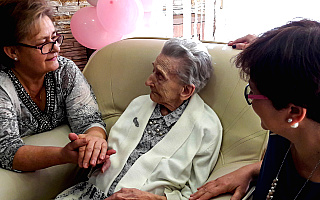 Huczne urodziny 100-letniej Reginy Bereckiej. Pochodząca z Wileńszczyzny jubilatka jest mamą, babcią i prababcią